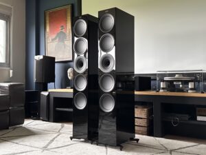 KEF R11