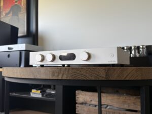 Audiolab 8300A